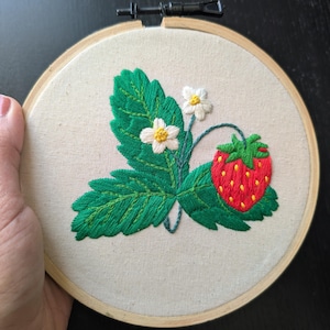 Strawberries Hand Embroidery Wall Decor mother gift Gift Idea Hoop Art Gift Wall Hanging Home Decor Cute Strawberry Decor Kitchen Embroidery